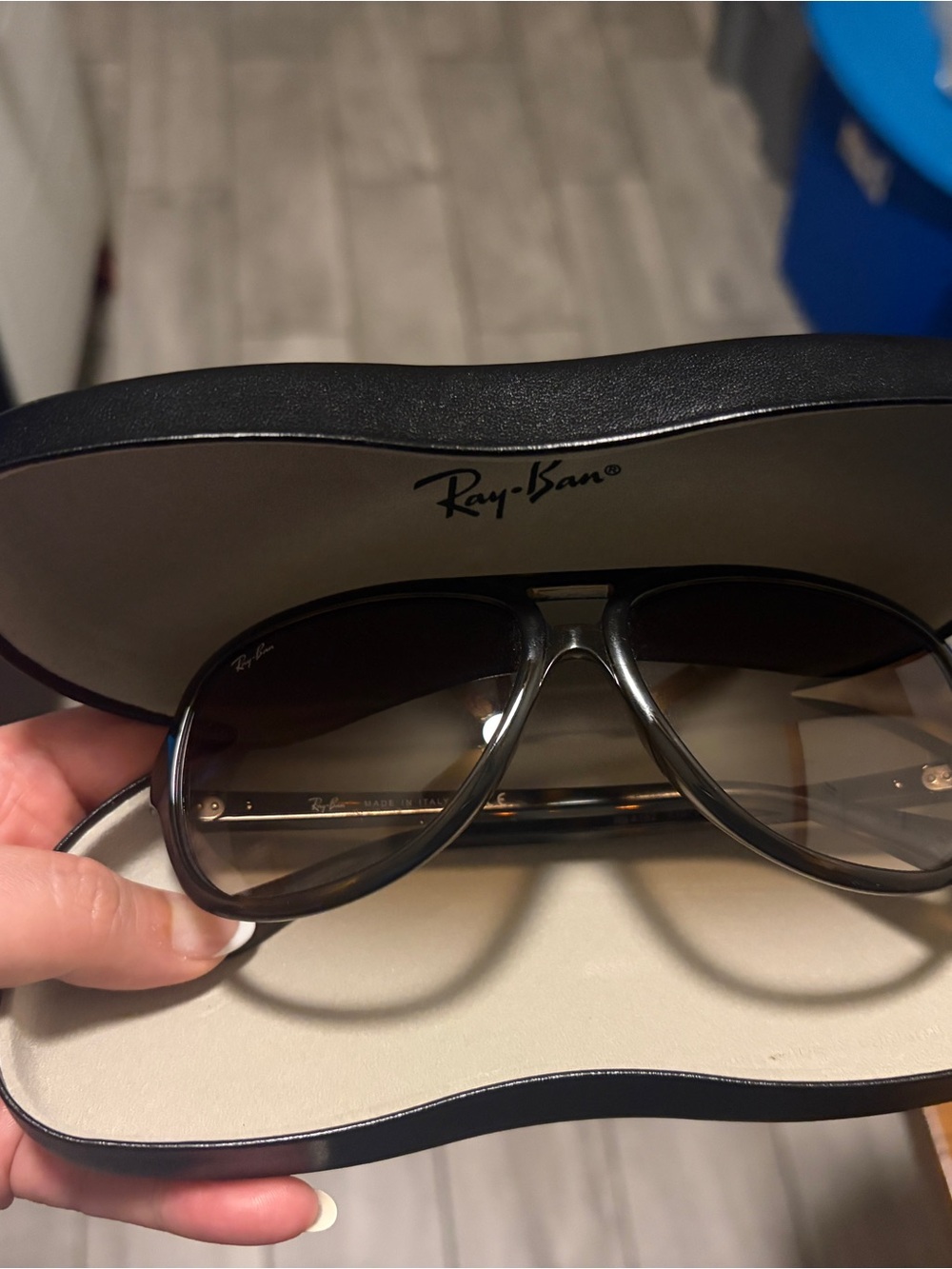 Ray-Ban unisex Frame Brown Gradient Aviator Sunglasses